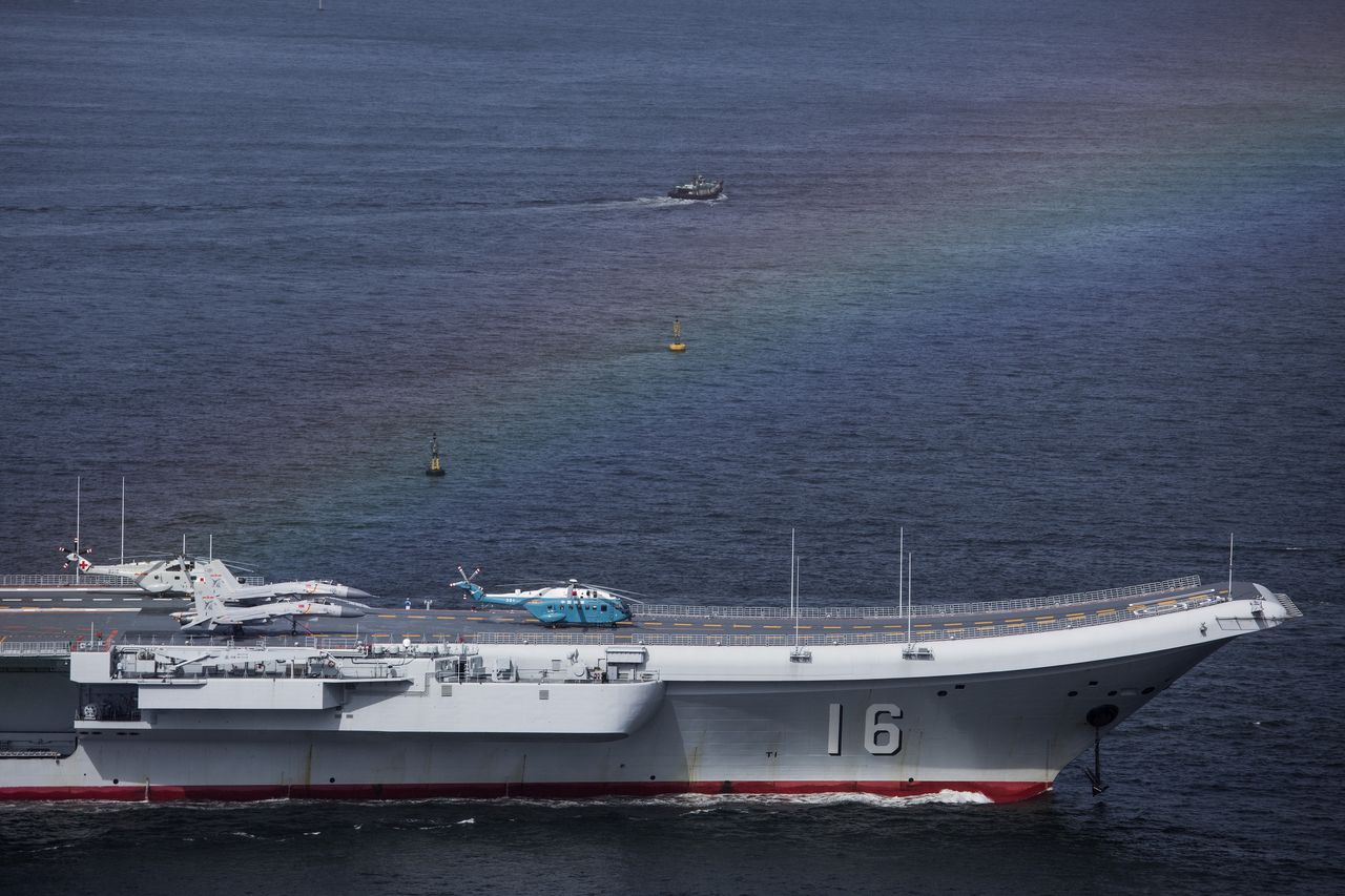 Chiny wysłały lotniskowiec Liaoning na Zachodni Pacyfik. Trwają manewry