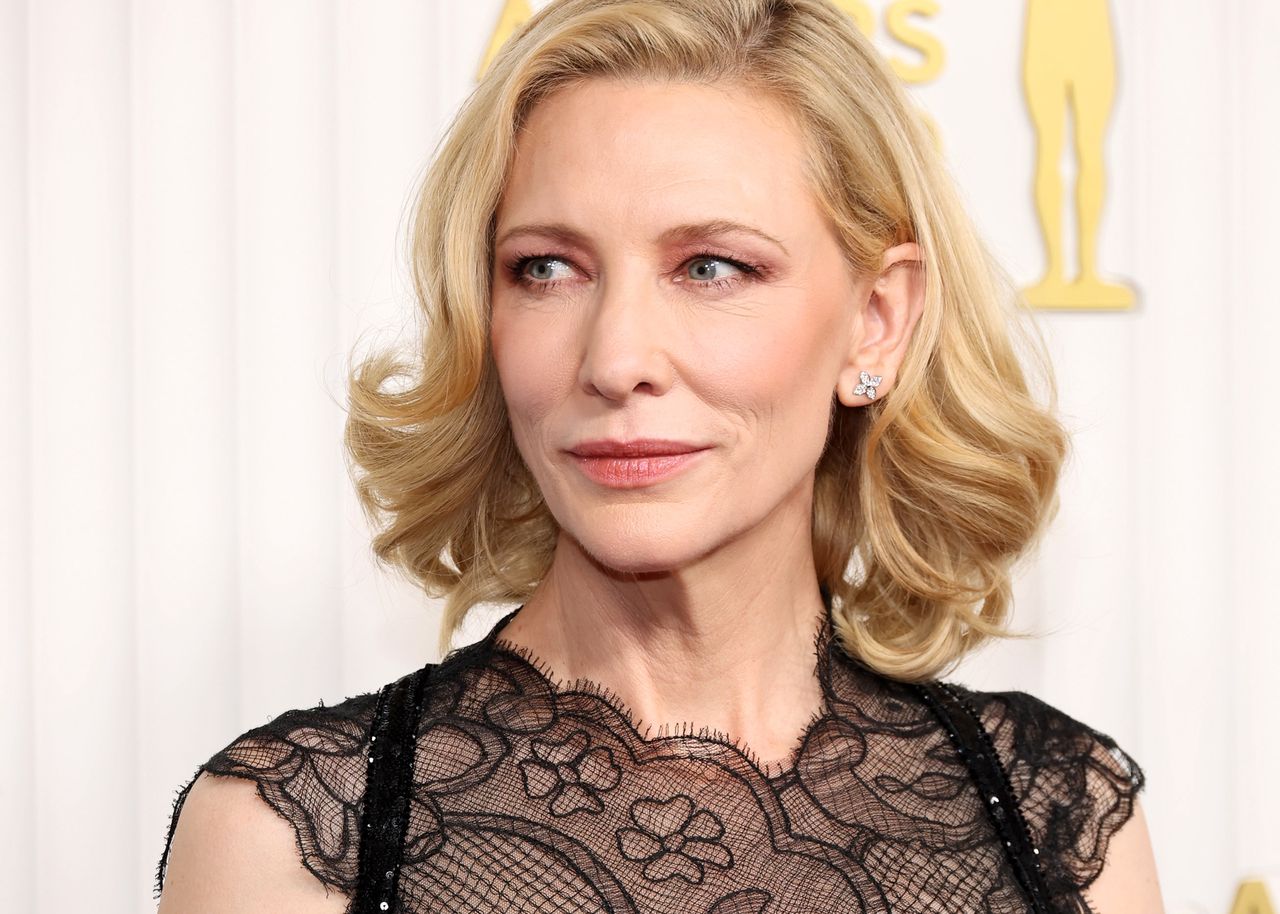 Cate Blanchett przerobiła starą sukienkę. W obcisłej koronce pojawiła się na gali SAG