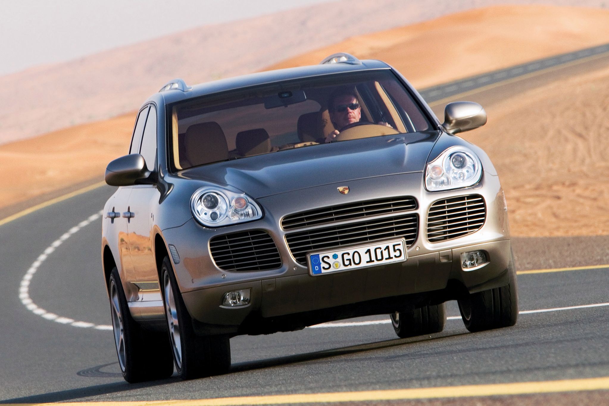 Choć Cayenne to jedno z najtańszych dostepnych na rynku wtórnym porsche, to koszty serwisu - tylko częściowo - ratują części pasujące z VW Touarega i Audi Q7. A i tak jest drogo.