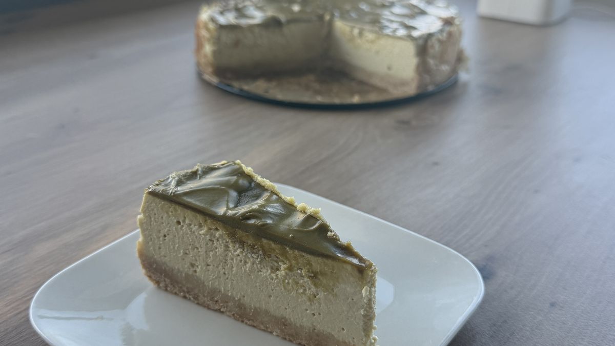 Sernik pistacjowy