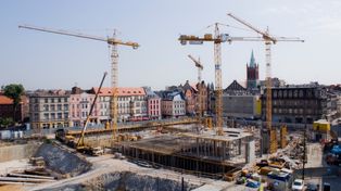 Budynki rosną jak na drożdżach. Nowy, potężny park handlowy w Krośnie Odrzańskim powstaje błyskawicznie