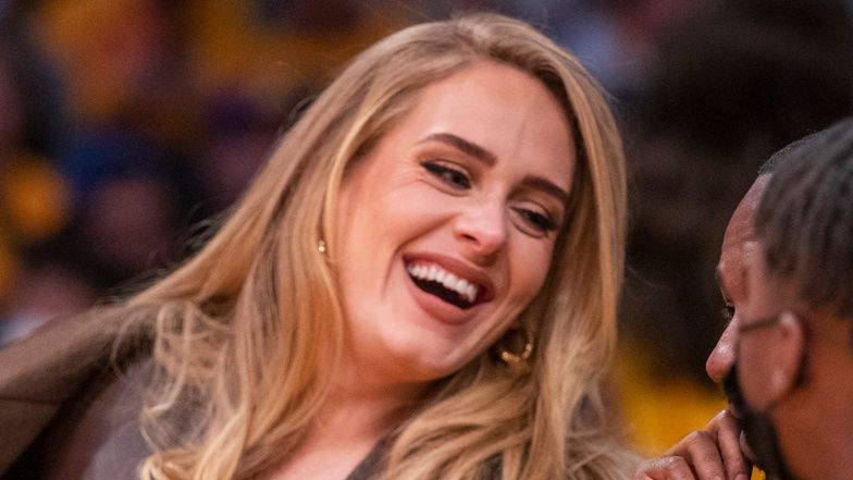 Elegancka Adele koncertuje w obserwatorium kosmicznym