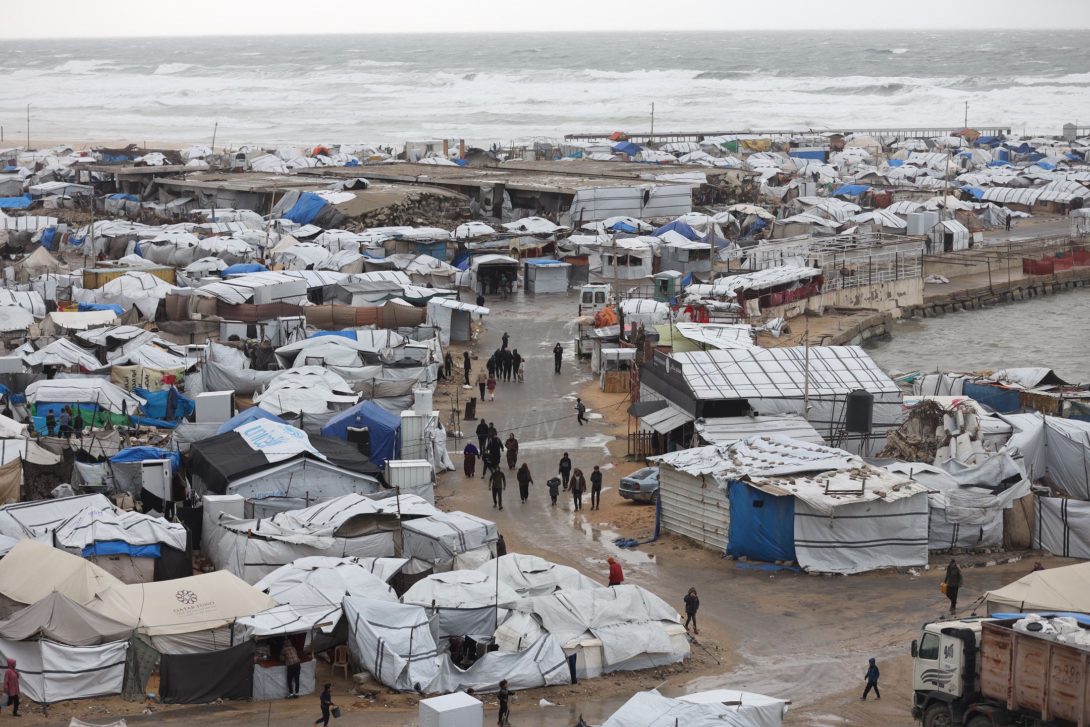 Gwałtowna pogoda dodatkowo utrudniła życie w Gazie