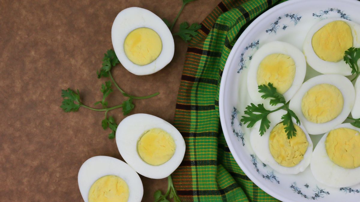 Ugotuj jajka metodą Julie Child, a już nigdy nie zrobisz ich inaczej