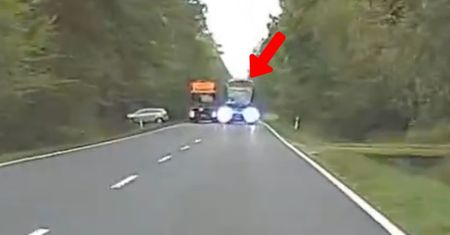 Niesie się nagranie. Na nim kierowca Flixbusa. "Już się zajmujemy"
