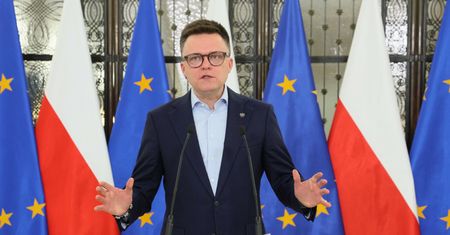 Hołownia studiował na Collegium Humanum? Dementi marszałka