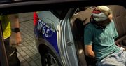 Gdańsk: Pijany Kolumbijczyk skosił znak i uderzył w zaparkowane auto. Uciekł, gdy świadek próbował go zatrzymać