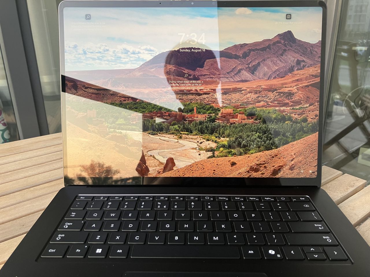 Surface Laptop - ekran lustrzany, ale daje radę w plenerze