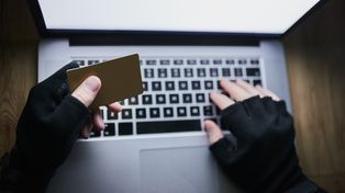 Bydgoszcz: Twoje dane osobowe mogą okazać się twoim wrogiem. Eksperci radzili, jak się nie dać oszukać
