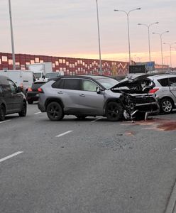 Warszawa. Zderzenie dwóch aut. Trasa Siekierkowska zablokowana