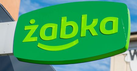 Żabka uśmiecha się do kierowców. Sieć idzie śladem McDonald's