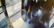 Atak nożownika w autobusie w Krakowie. Policja pokazała nagranie