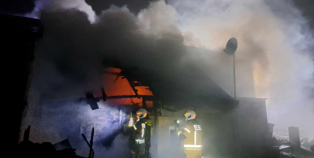 Pożar domu w Drobinie - do tragedii doszło tuż przed północą [Zdjęcia]