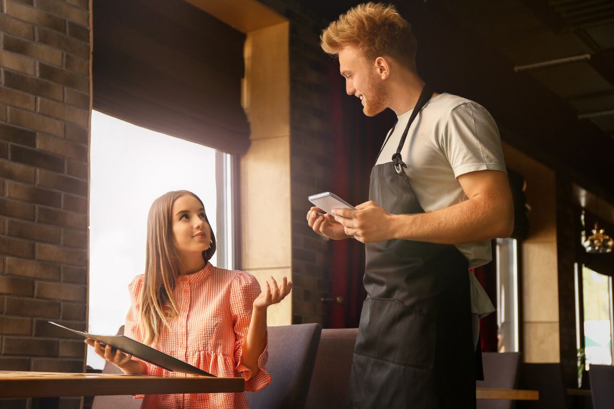 W tych restauracjach nie zjesz obiadu. Klienci bez towarzystwa są wypraszani