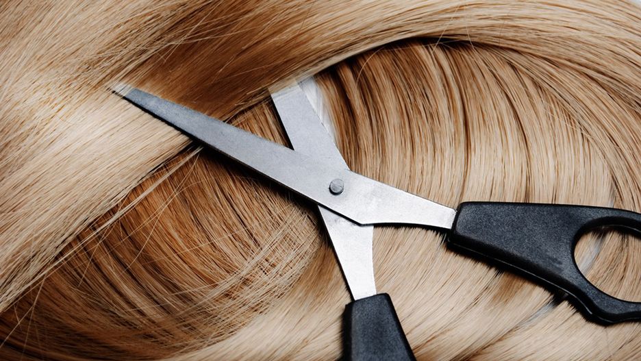 Czy farba blond zadziała w przypadku bardzo ciemnych włosów?