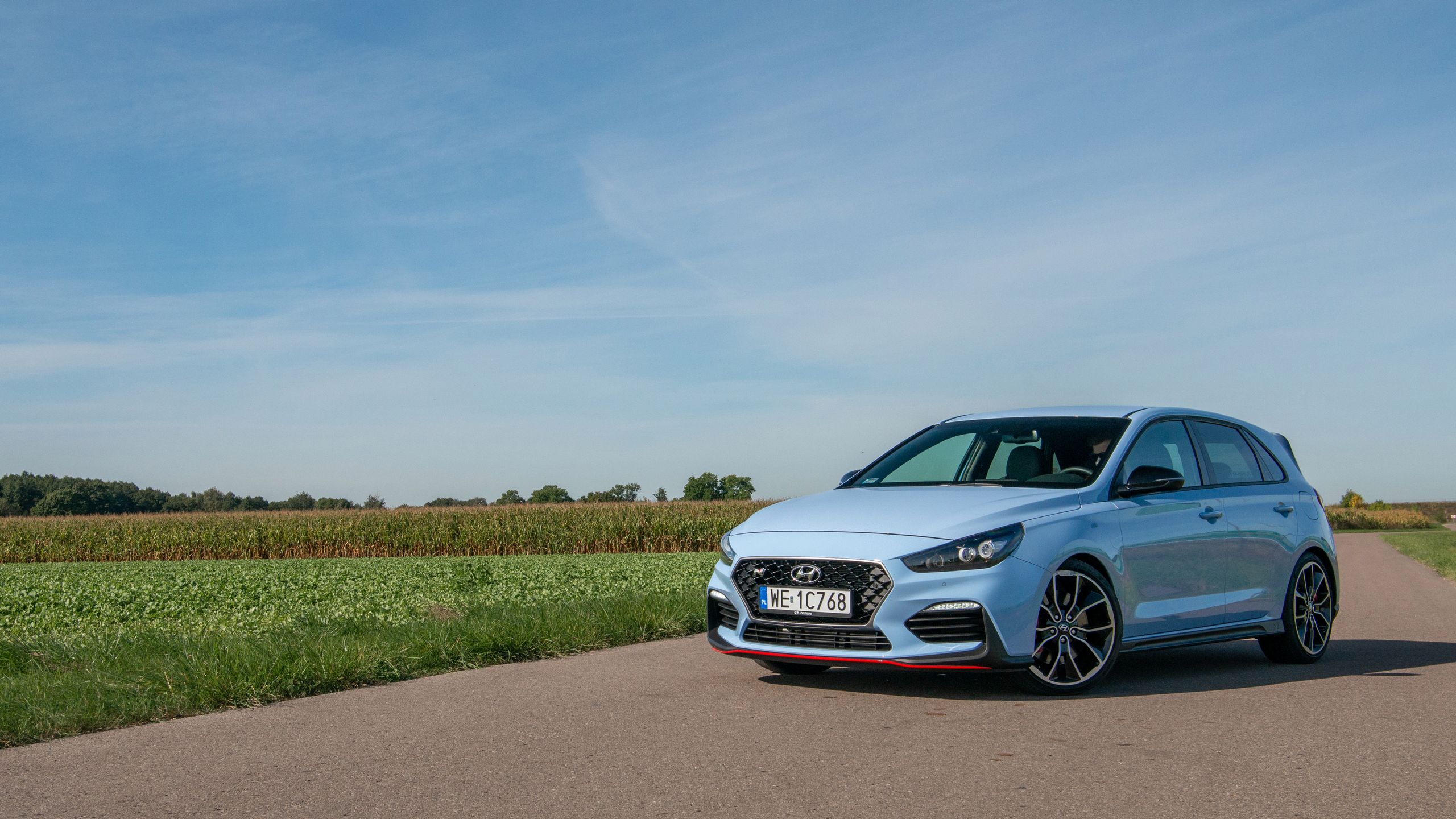 Hyundai i30 N jest hot hatchem zarówno technicznie, jak i z wyglądu.