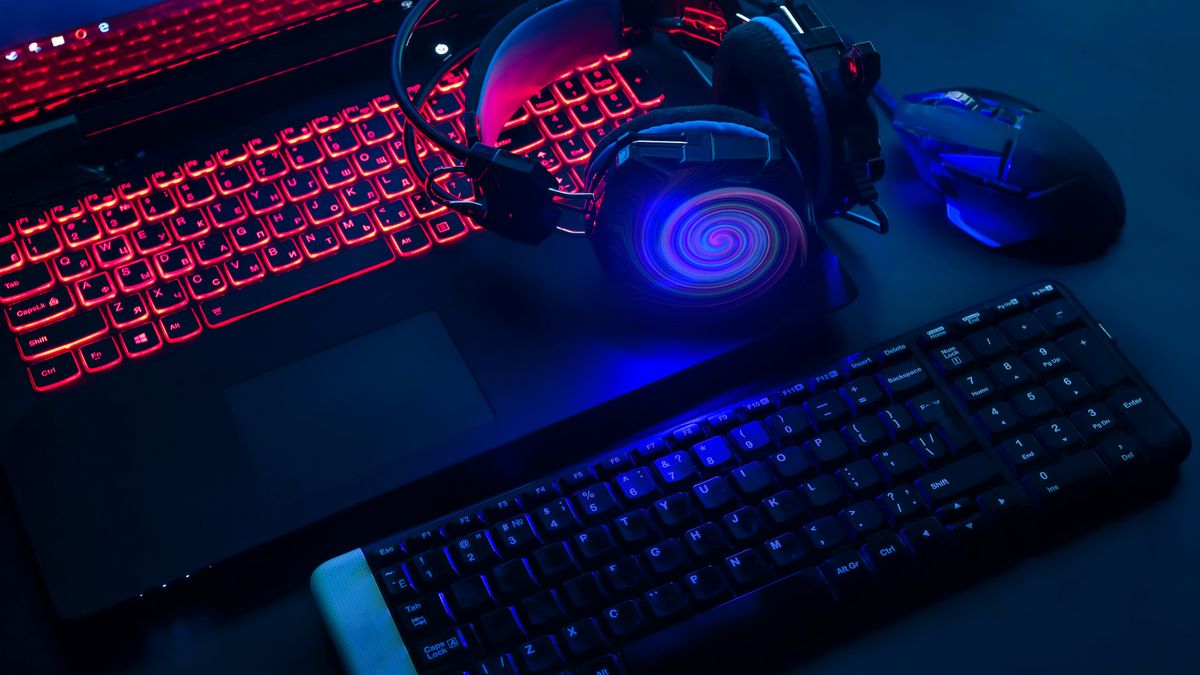 laptop gamingowy słuchawki klawiatura gracz