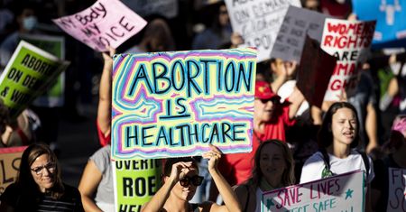 Za oceanem wrze. Nawet biznes włącza się w walkę o prawo do aborcji