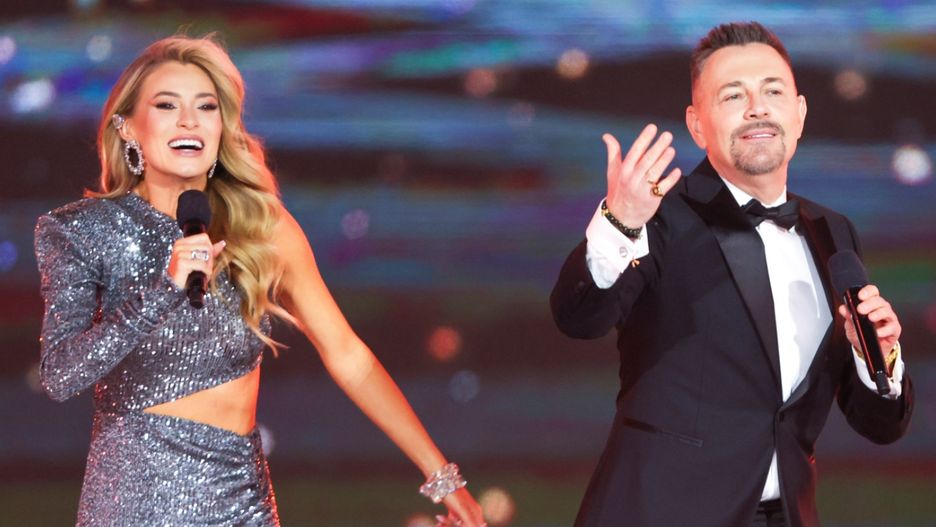 Marcelina Zawadzka i Krzysztof Ibisz prowadzący "Sylwestrową Moc Przebojów" Polsatu