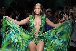 Sukienka w stylu Jennifer Lopez hitem lata. Łudząco podobny model dostaniesz w sieciówce