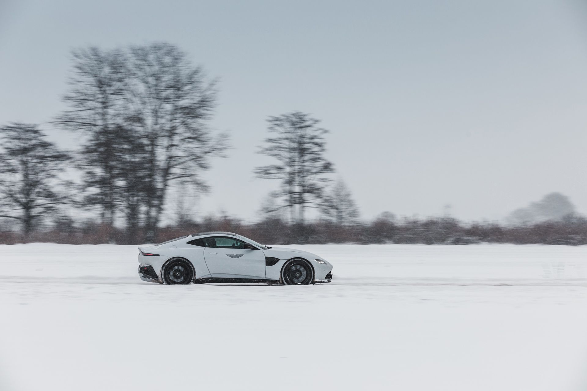 Aston Martin Vantage (2022)