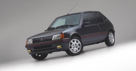 Peugeot 205 GTI zbyt oklepany? Wyróżnij się, kupując jego opancerzoną wersją