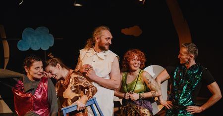 Spektakl „Brak sensu, Aniołek, Żyrafa i stołek” powraca na deski Teatru Centralnego