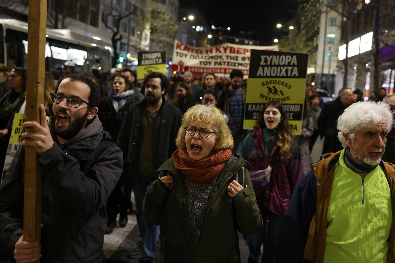 Nie żyje 15 osób, 24 są ranne. Ogromne protesty w Grecji