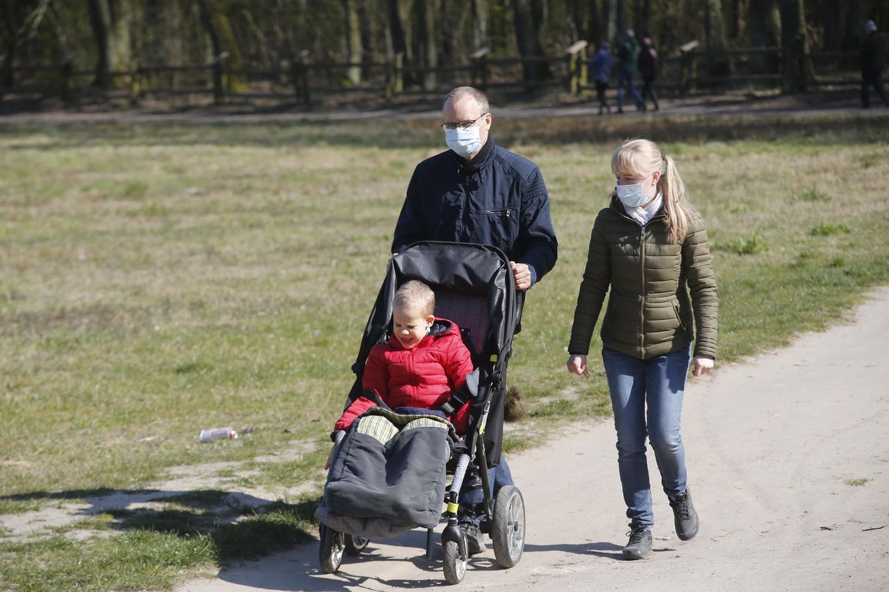 Koronawirus na świecie. Izolacja ludzi w domach spowoduje 7 mln niechcianych ciąż