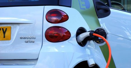 Ładowali elektryki na koszt wspólnoty? Stanowcza reakcja sąsiadów