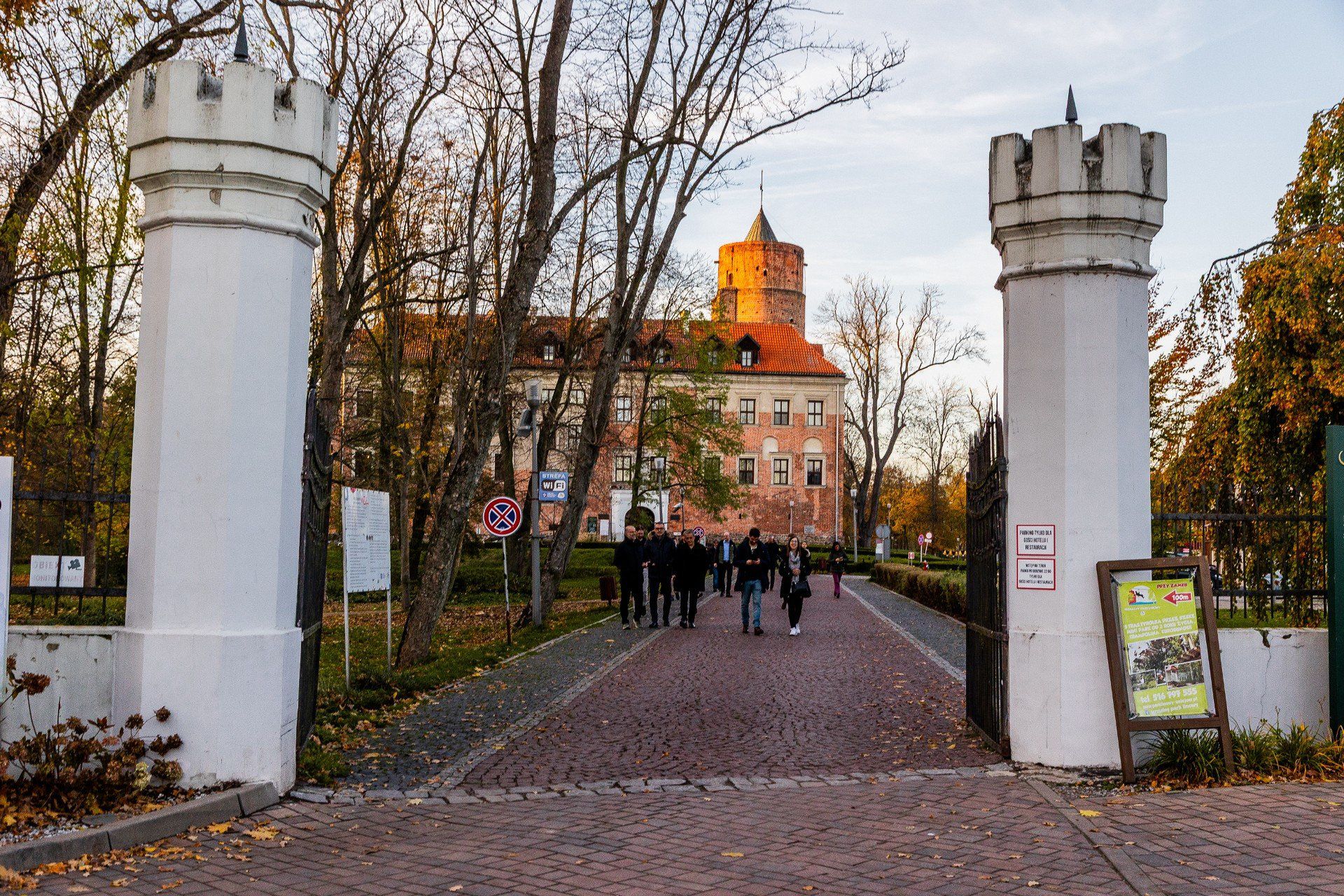 Wejście na teren parku.