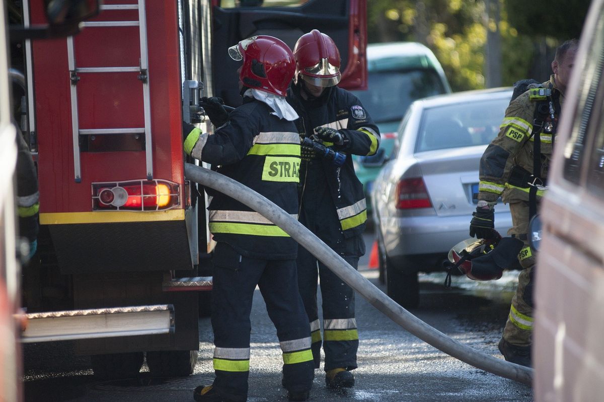 Trzy osoby zostały poszkodowane w pożarze kamienicy w Świętochłowicach.