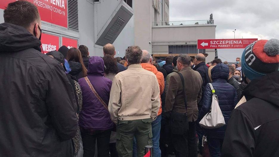 Szczepienia na COVID-19. Trwa oblężenie punktu szczepień w Rzeszowie