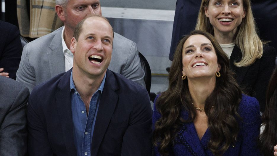William i Kate uśmiechali się, gdy pokazano ich na telebimie
