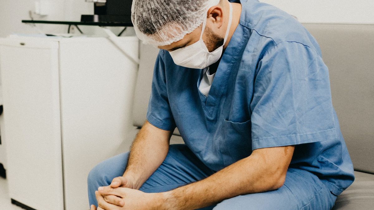 Pijany lekarz w trakcie dyżuru zaczął się awanturować z ratownikami medycznymi.