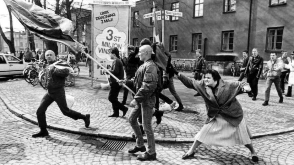Kobieta z torebką 1985