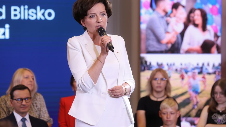 Warszawa, 14.09.2023. Minister rodziny i polityki społecznej Marlena Maląg przemawia na konferencji prasowej "Rząd blisko ludzi", 14 bm. w Ministerstwie Rodziny i Polityki Społecznej w Warszawie. (aldg) PAP/Rafał Guz