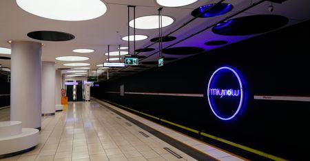 Warszawa. Nieczynne trzy stacje metra. Pomoc dla pasażerów