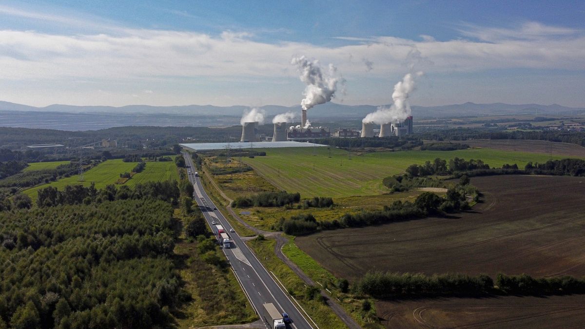 Bogatynia, 23.09.2021. Tereny Elektrowni Turów w Bogatyni, 23 bm. (sko) PAP/Aleksander Koźmiński