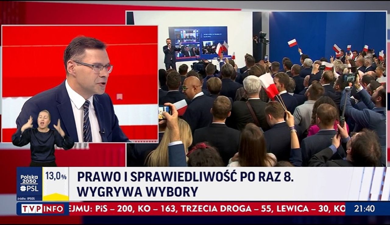 TVP Info pokazywała swoim widzom paski informujące o kolejnej wygranej PiS