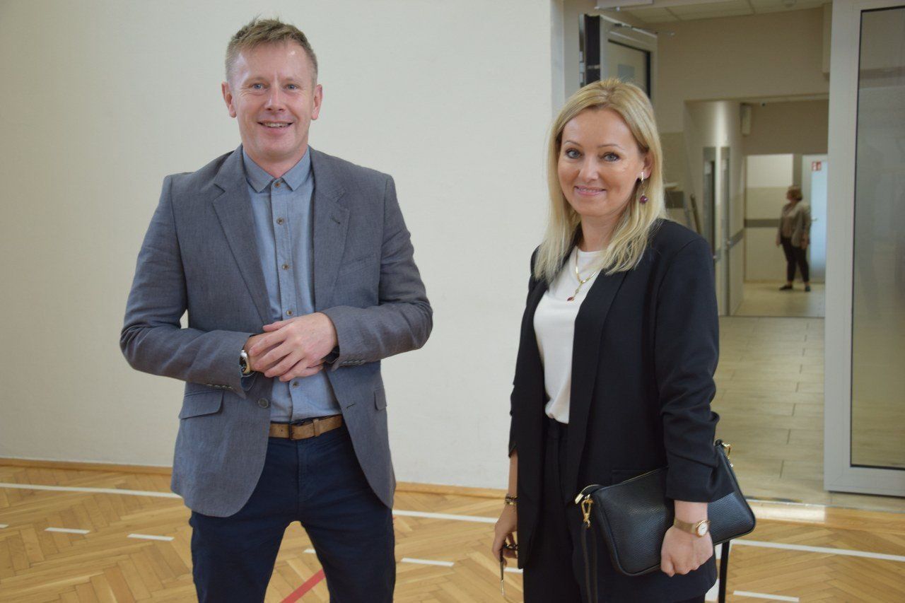 Powiatowe obchody Dnia Edukacji Narodowej w Zduńskiej Woli. Były życzenia i nagrody