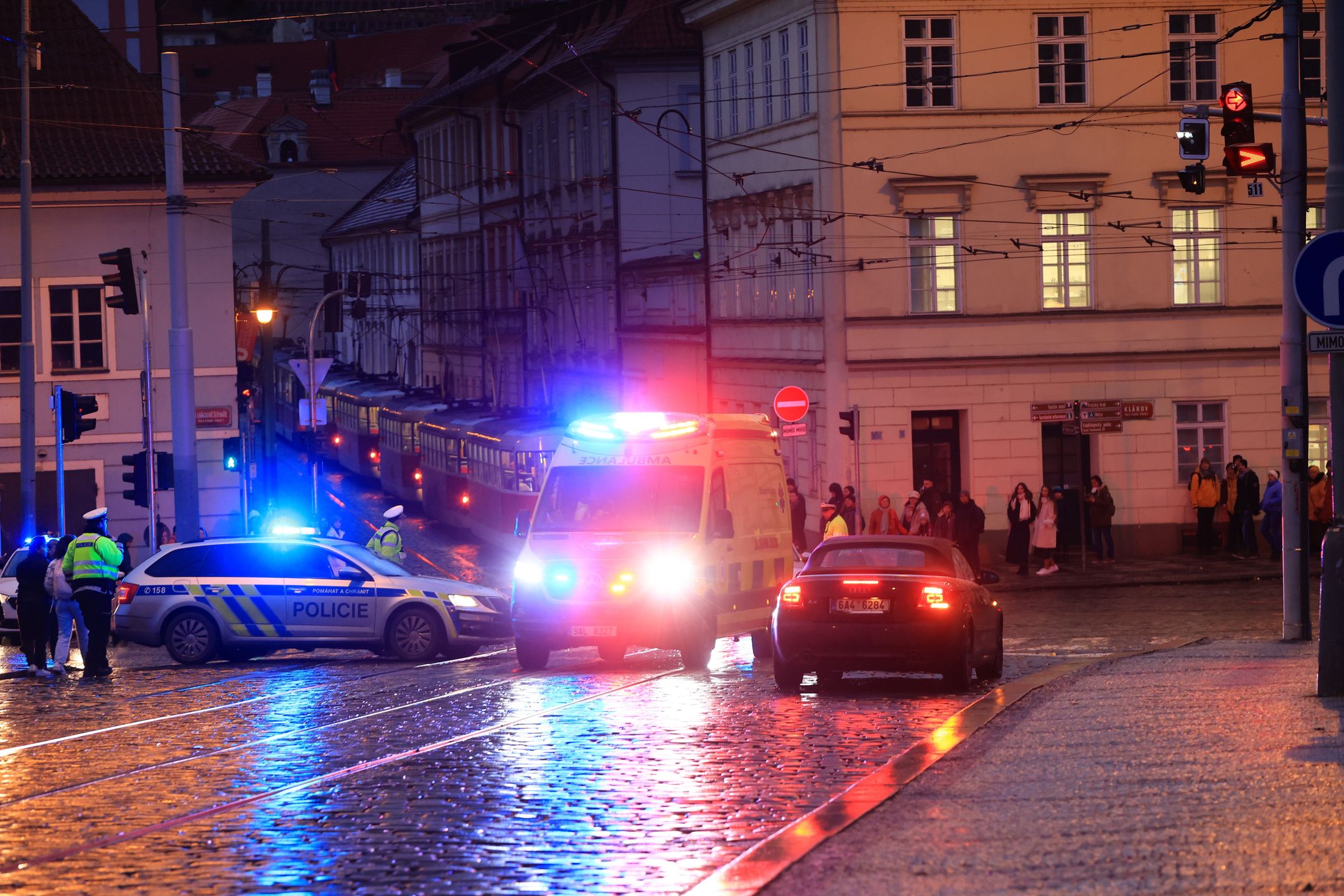 Several dead in central Prague shooting
epa11039961 An ambulance rushes to the scene of a shooting in central Prague, 21 December 2023. According to Czech Police several people have been killed and "dozens" injured in an incident in the capital of the Czech Republic.  EPA/MARTIN DIVISEK 
Dostawca: PAP/EPA.
MARTIN DIVISEK