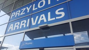 Warszawa: Zatrzymani na lotnisku. Chcieli lecieć do Kanady z fałszywymi dokumentami