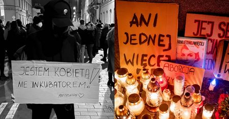 Internautka atakuje Maffashion pod zdjęciem z protestu. "Śmierć dziewczyny wykorzystują w rozgrywkach politycznych, nie wkręcaj się w to"