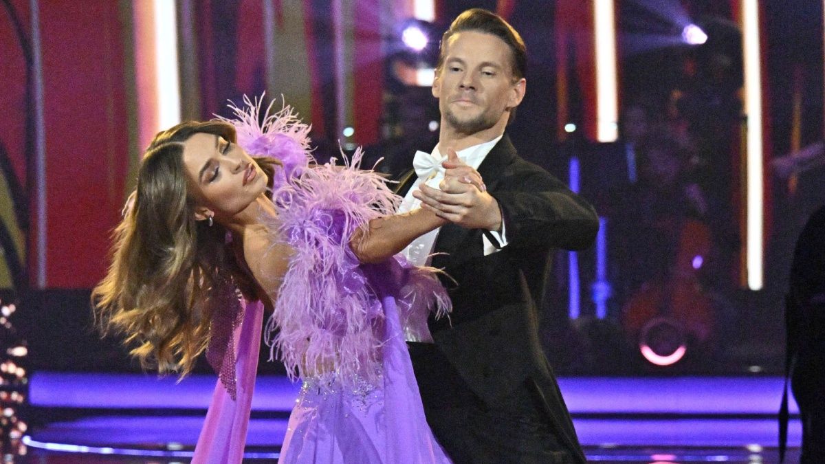 Sebastian Fabijański i Julia Suryś