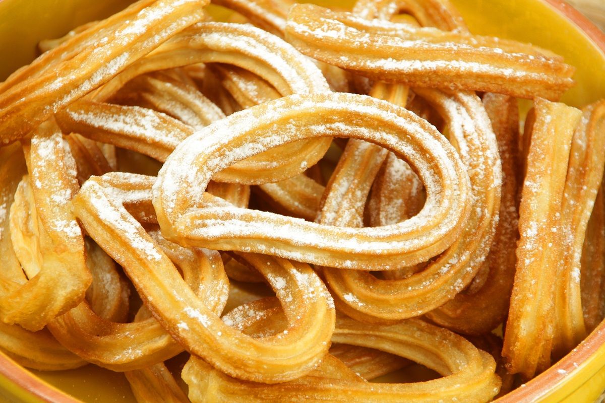 Hiszpańskie churros smakują jak marzenie. W tym roku usmażę je na tłusty czwartek