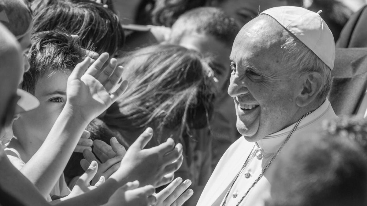 Papież Franciszek zmarł 21 kwietnia - poinformował Watykan