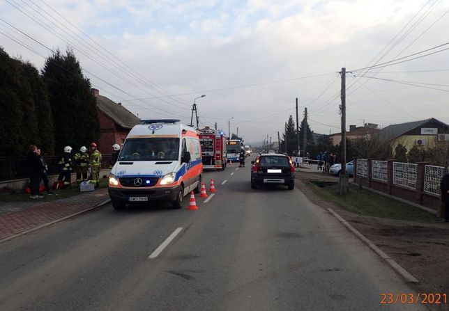 Dramat na Śląsku. 9-latek wbiegł pod nadjeżdżający samochód