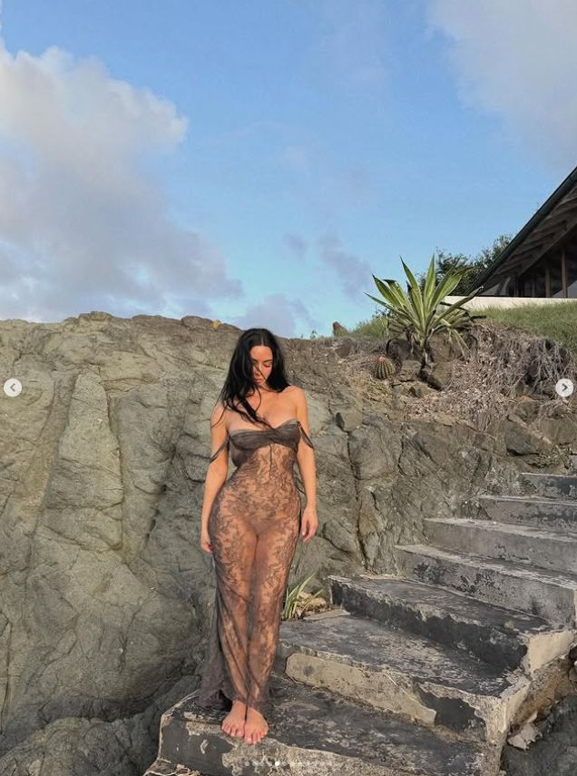 Kim Kardashian w prześwitującej kreacji