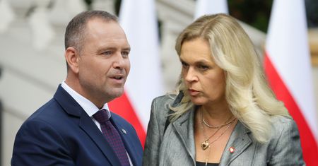 "Mentalne średniowiecze" i "polityczna gra". Komentują weto prezydenta